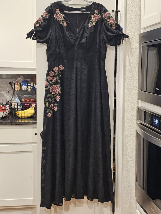 torrid Dresses & Skirts - torrid Runway Collection Black Lace Maxi Dress with Red Rose Embroidery Size 14